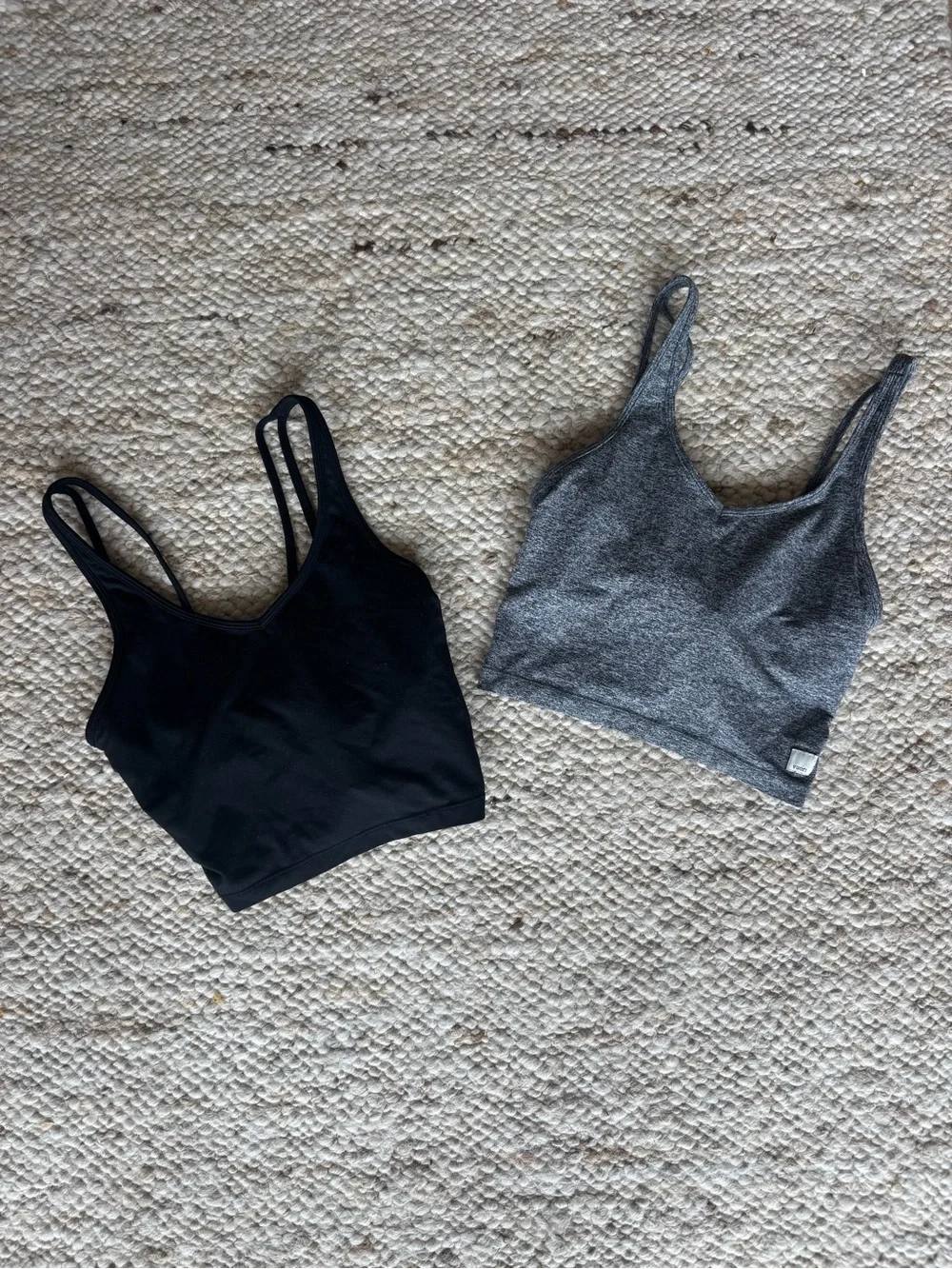 Vuori Halo Essential Cropped Tank Bundle XS Black + Heather Gray - Picture 1 of 7